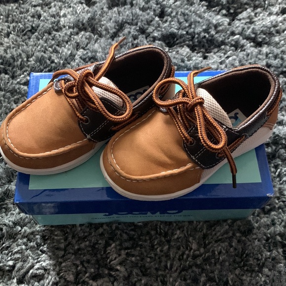 SOLD Toddler boat shoes - Picture 7 of 9